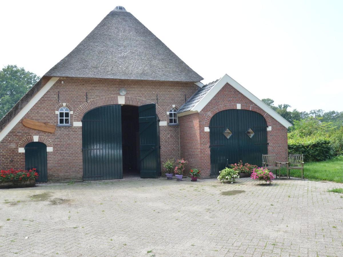 Staying In A Thatched Barn With Bedroom Achterhoek Geesteren  Exterior foto